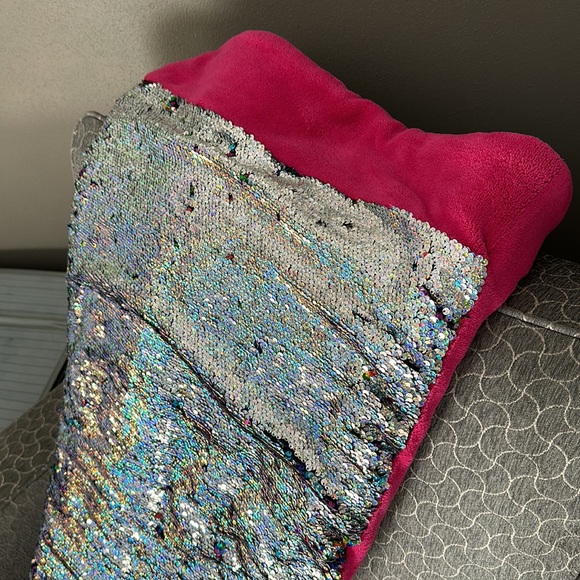 Cynthia Rowley Multi-Color Sequin Mermaid Tail Blanket - Picture 4 of 13